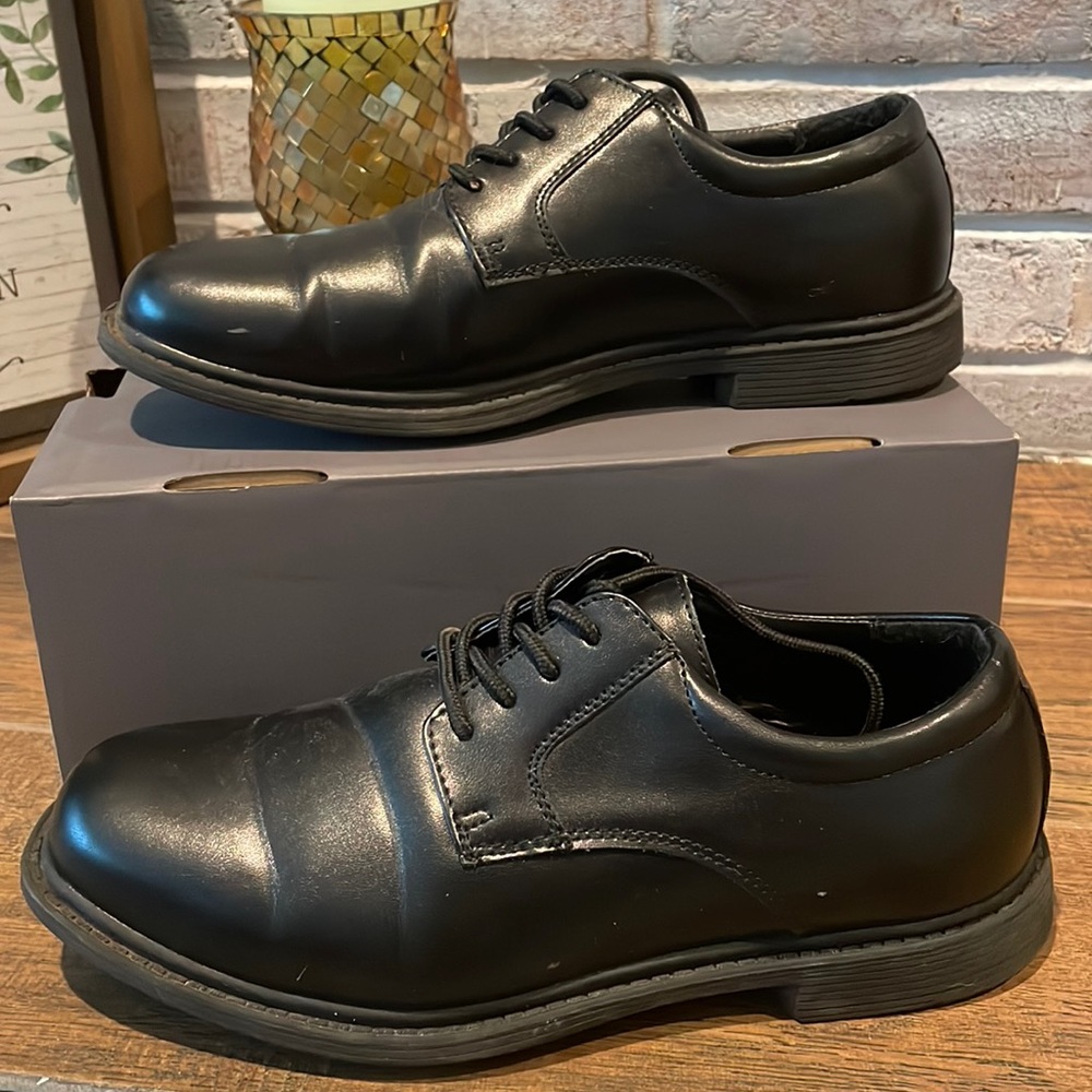 Stacy Adams dress shoes. (Original box)